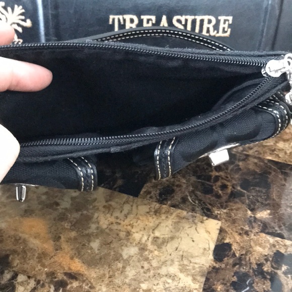 Coach Clutch/Wristlet with pockets - Picture 2 of 2